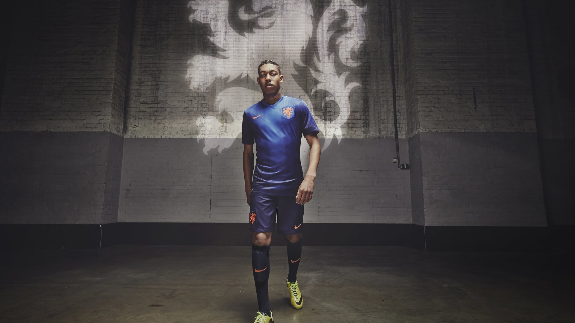 赛道上的逆袭,拉塞尔领衔雷诺力克迈凯伦